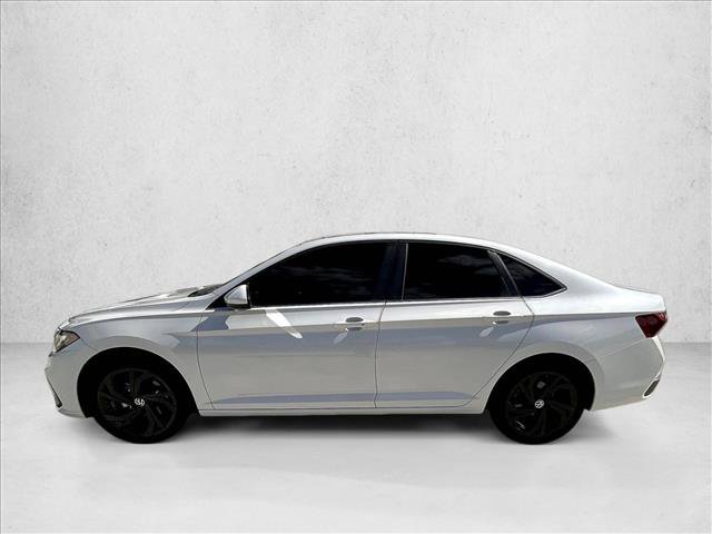 Used 2025 Volkswagen Jetta SE FWD image 6