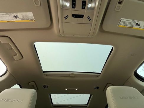 Used 2023 GMC Acadia Denali w/ Denali Ultimate Package AWD/4WD image 43