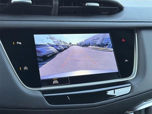 Used 2025 Cadillac XT6 Luxury image 14
