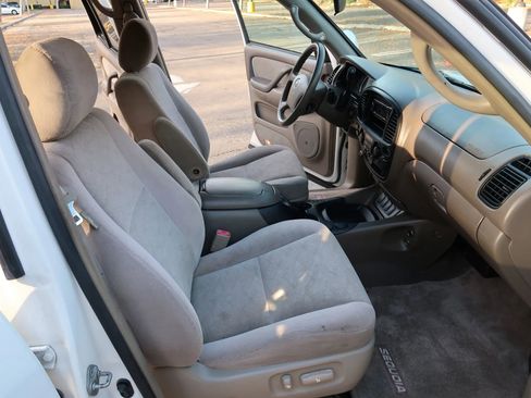 Used 2006 Toyota Sequoia SR5 image 25