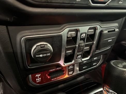 Used 2023 Jeep Wrangler Unlimited Rubicon w/ Cold Weather Group image 32