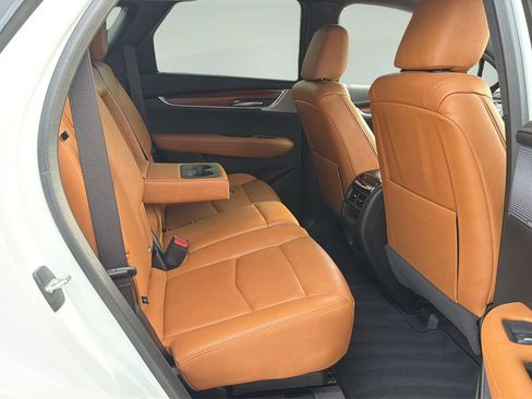 Used 2024 Cadillac XT5 Premium Luxury w/ Technology Package FWD image 19