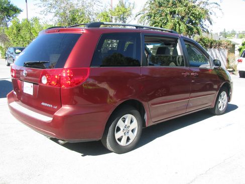 Used 2007 Toyota Sienna CE image 6