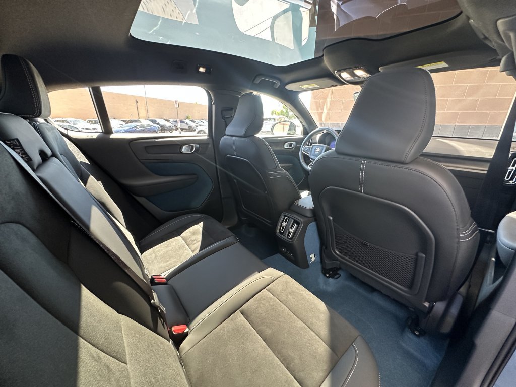 Used 2023 Volvo C40 P8 Recharge Ultimate AWD/4WD image 36