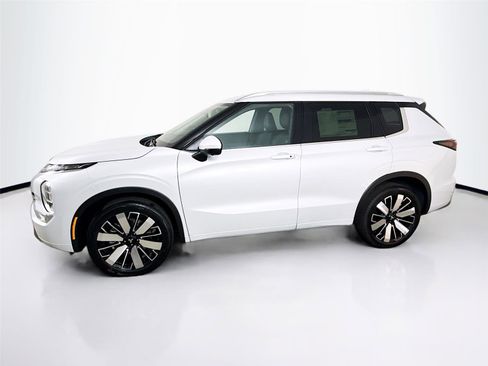 New 2026 Mitsubishi Outlander SEL image 4