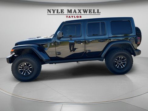 Used 2025 Jeep Wrangler Unlimited Rubicon AWD/4WD image 6