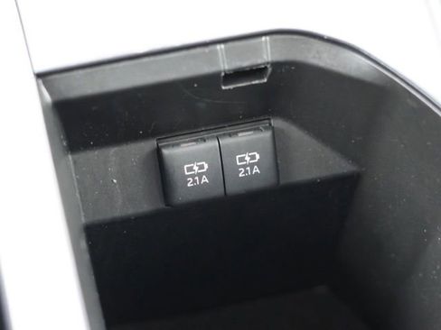 Used 2020 Toyota Camry SE w/ Carpet Mat Package FWD image 28