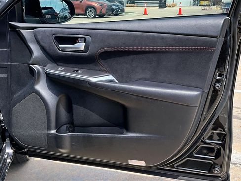 Used 2017 Toyota Camry XSE w/ Moonroof Package FWD image 23