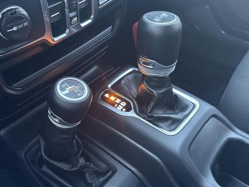 Used 2022 Jeep Wrangler Unlimited Sport image 33