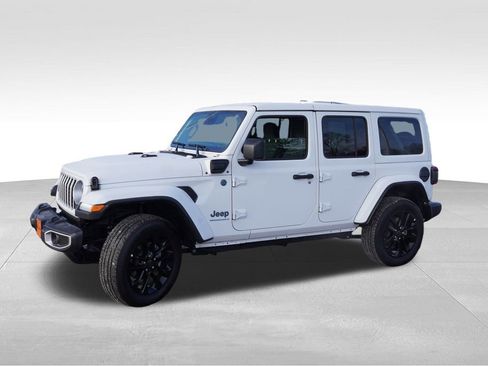 Certified 2025 Jeep Wrangler Unlimited Sahara w/ Safety Group image 11