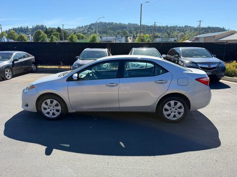 Used 2017 Toyota Corolla LE FWD image 7