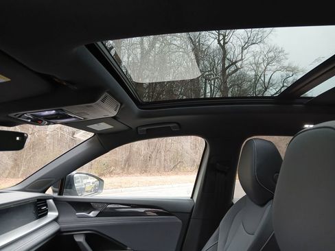 New 2026 Volkswagen Tiguan SE R-Line image 21