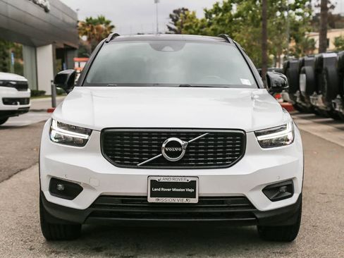 Used 2019 Volvo XC40 T4 R-Design FWD image 2