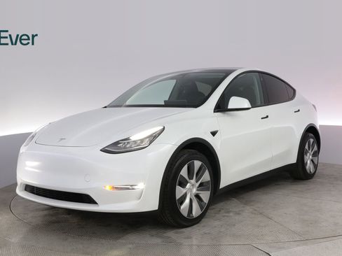 Used 2023 Tesla Model Y Long Range image 2
