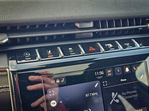 New 2025 Jeep Grand Cherokee Laredo X w/ Luxury Tech Group I image 23