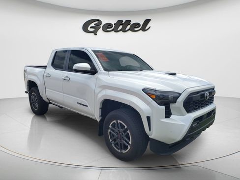Used 2024 Toyota Tacoma TRD Sport w/ TRD Sport Upgrade Package RWD image 2