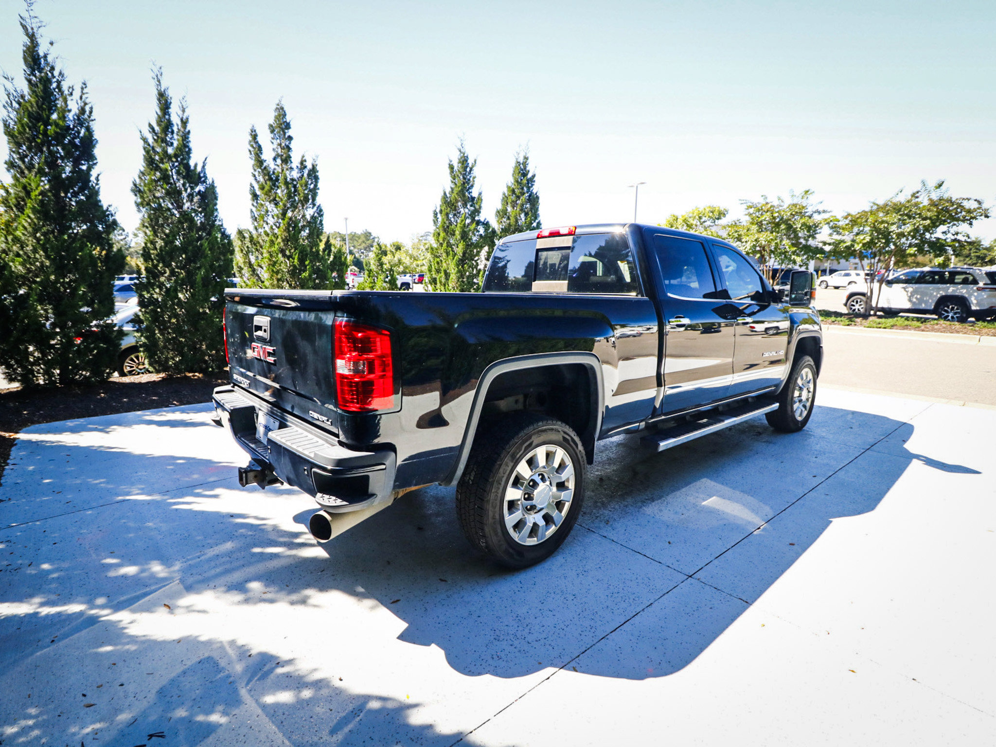 Used 2019 GMC Sierra 2500 Denali w/ Duramax Plus Package AWD/4WD image 11