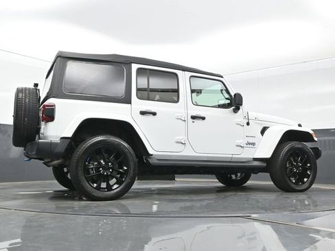 Used 2023 Jeep Wrangler Unlimited Sahara w/ Cold Weather Group AWD/4WD image 23