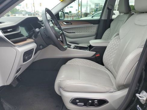 Used 2022 Jeep Grand Cherokee Summit w/ Luxury Tech Group V AWD/4WD image 20