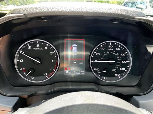 Used 2025 Subaru Crosstrek 2.5i Premium AWD/4WD image 26