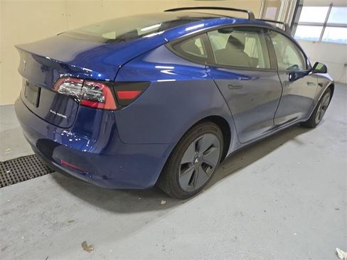 Used 2022 Tesla Model 3 Long Range AWD/4WD image 9