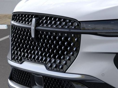 New 2026 Lincoln Nautilus Reserve AWD/4WD image 17