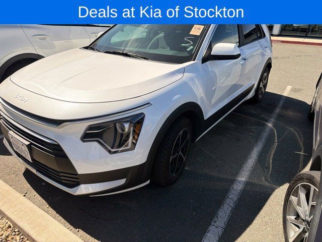 Certified 2025 Kia Niro LX FWD image 1