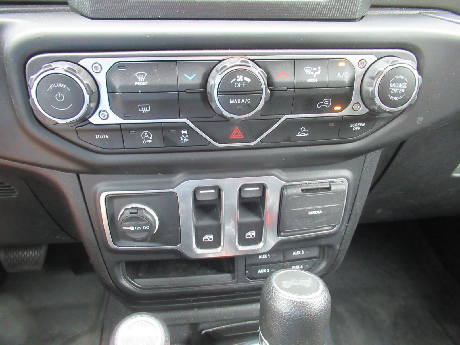 Used 2022 Jeep Wrangler Sport AWD/4WD image 26