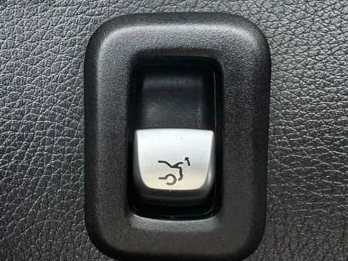 Used 2015 Mercedes-Benz C 300 4MATIC Sedan image 44