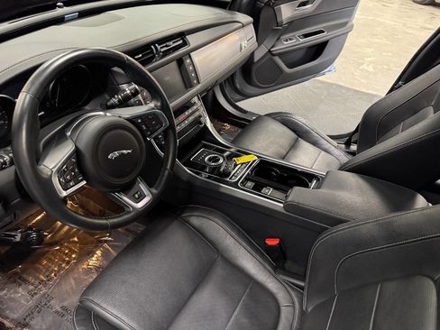 Used 2016 Jaguar XF R-Sport image 33