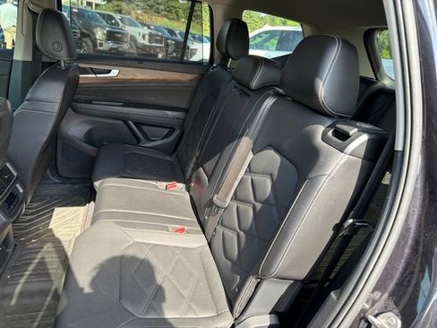 Used 2024 Volkswagen Atlas SE AWD/4WD image 20