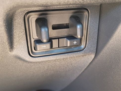 New 2025 Ford Expedition Active image 29