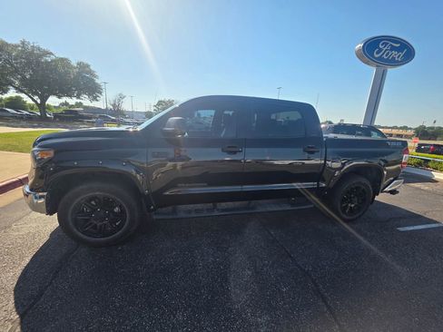 Used 2019 Toyota Tundra SR5 w/ SR5 Upgrade Package AWD/4WD image 4
