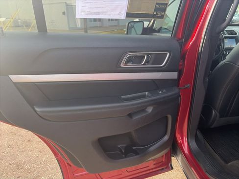 Used 2017 Ford Explorer XLT w/ Equipment Group 202A image 14