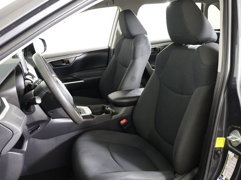 Used 2019 Toyota RAV4 LE image 28