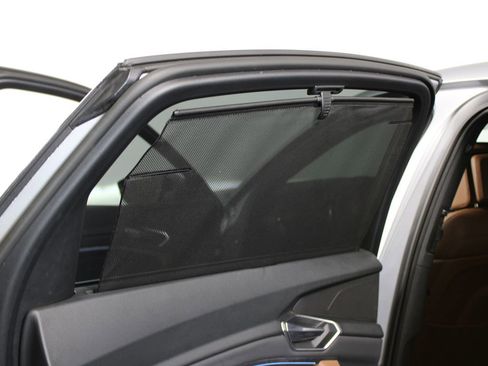 Used 2022 Audi e-tron Prestige w/ Prestige Package image 38