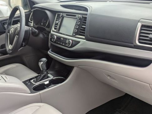 Used 2016 Toyota Highlander XLE image 20