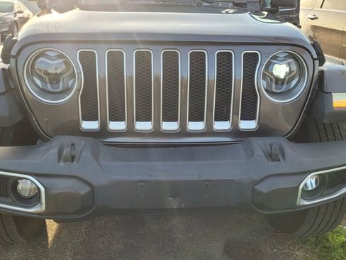 Used 2018 Jeep Wrangler Unlimited Sahara AWD/4WD image 34