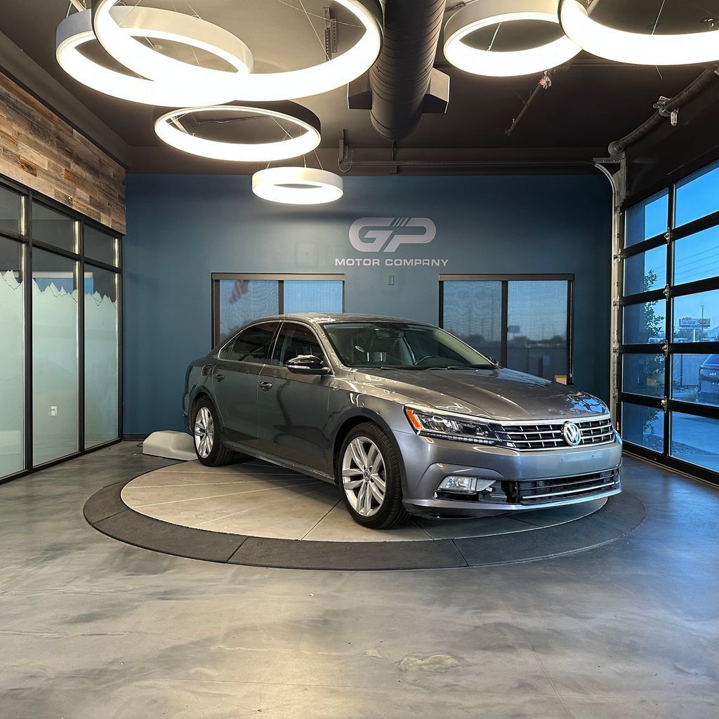 Used 2018 Volkswagen Passat 2.0T SE FWD image 1