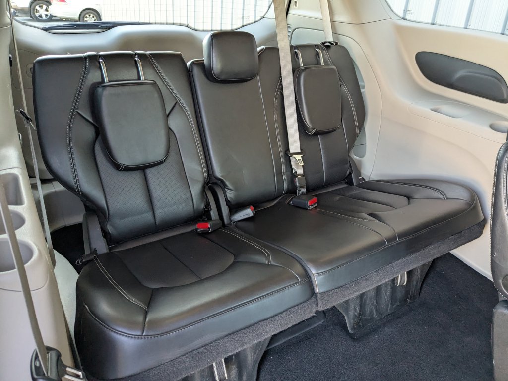 Used 2024 Chrysler Pacifica Touring-L FWD image 33