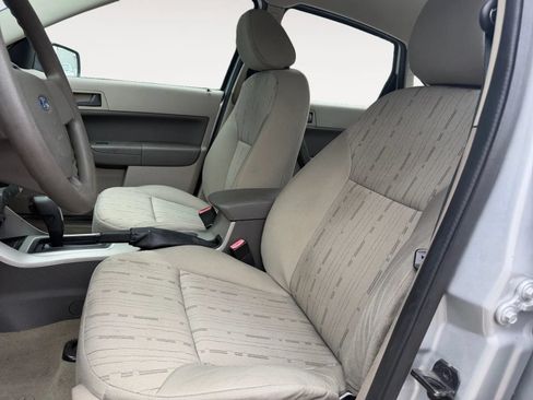 Used 2010 Ford Focus SE FWD image 10