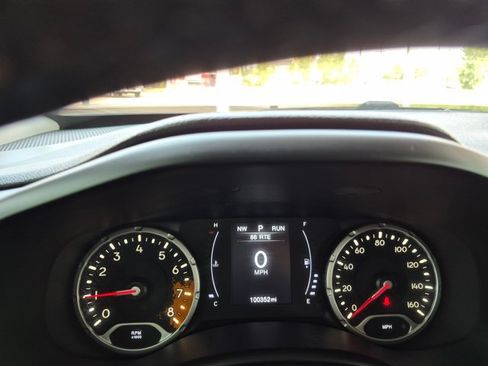 Used 2017 Jeep Renegade Latitude AWD/4WD image 10