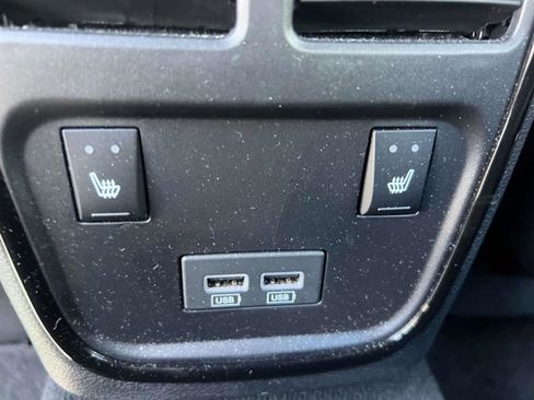 Used 2023 Chrysler 300 S w/ Comfort Group RWD image 12