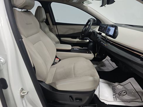 Used 2023 Nissan Ariya FWD image 13