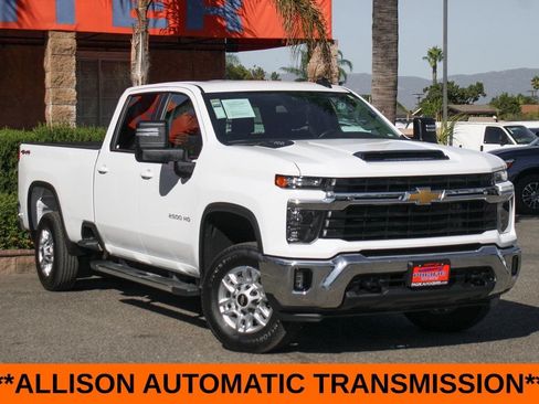 Used 2025 Chevrolet Silverado 2500 LT w/ Convenience Package AWD/4WD image 2