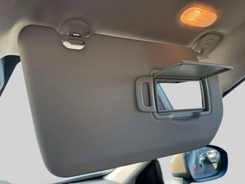 Used 2025 Nissan Rogue SV image 30