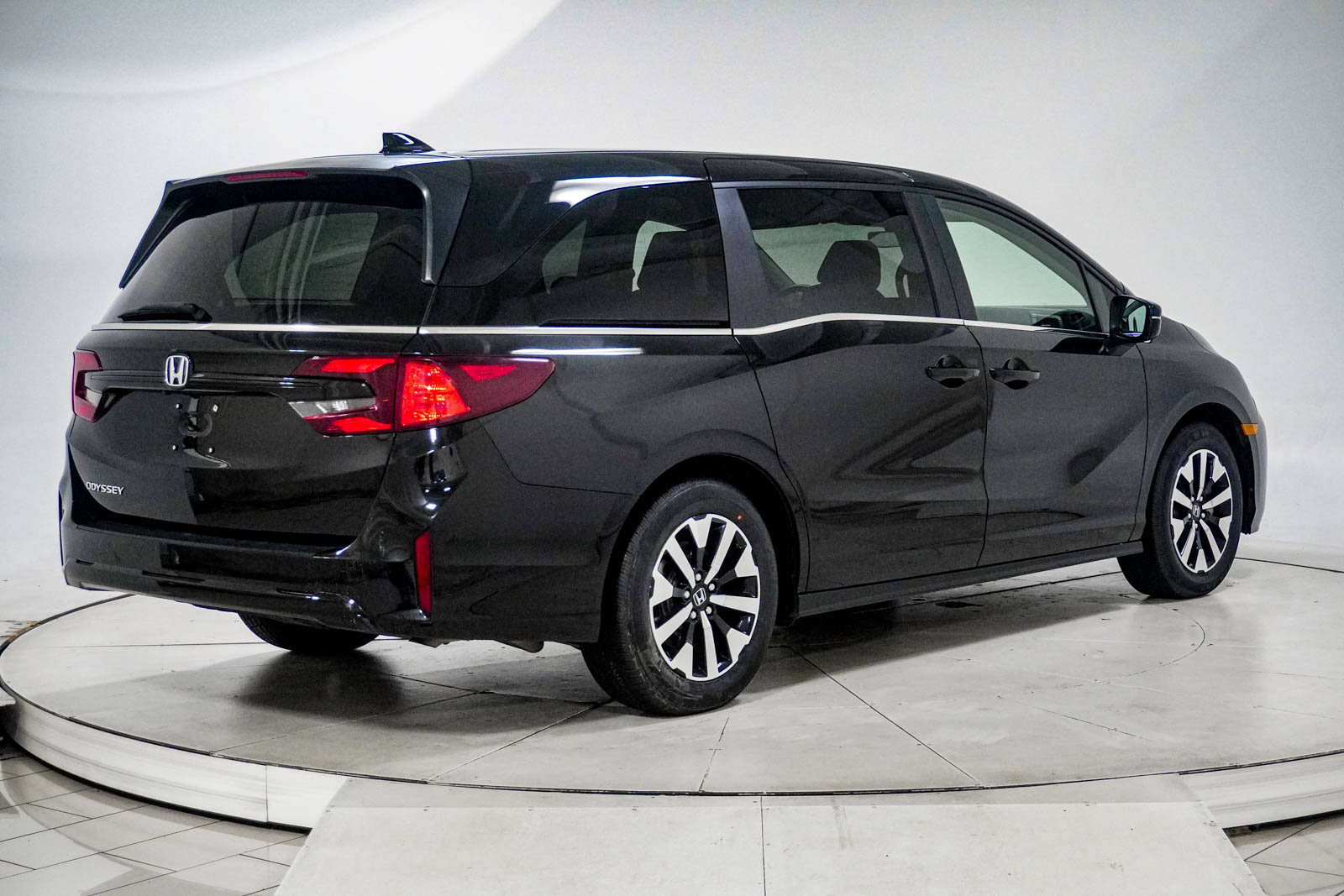 Used 2025 Honda Odyssey EX-L image 12