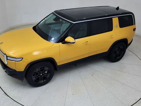 Used 2024 Rivian R1S Adventure image 81