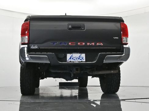Used 2017 Toyota Tacoma SR5 w/ Tow Package RWD image 40
