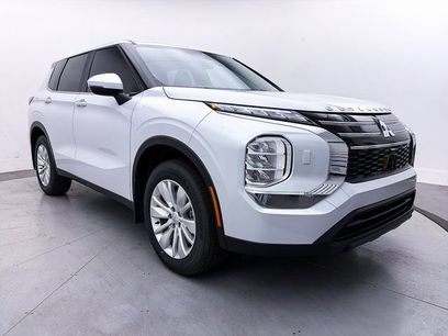 New 2025 Mitsubishi Outlander ES